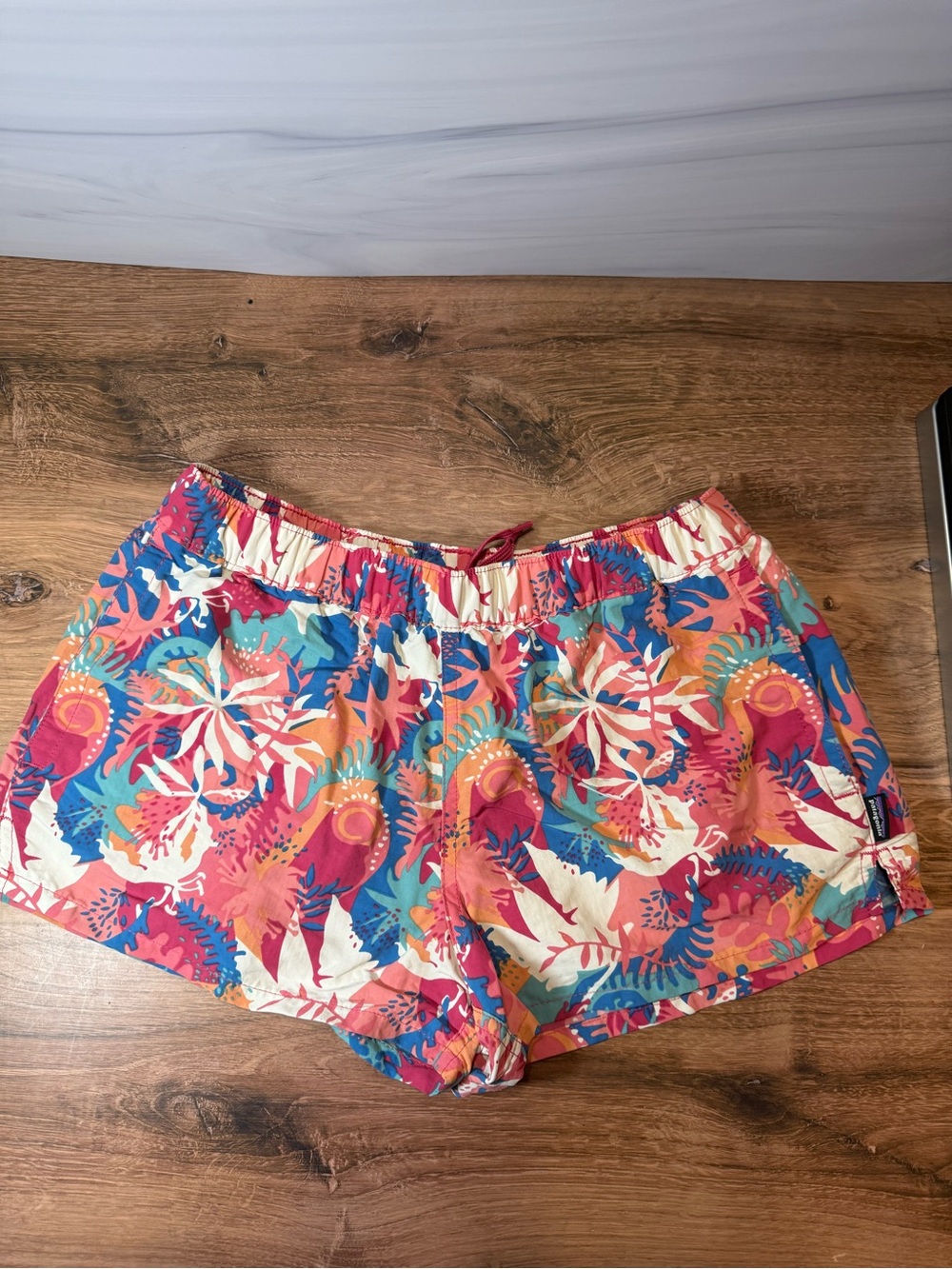 Patagonia Barely Baggies Shorts Women S Wild Waratah RF Pink Floral 2.5"